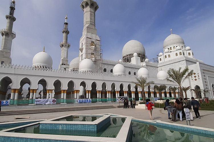 Vibes Ala Abu Dhabi Inilah Kemegahan Masjid Raya Sheikh Zayed Solo