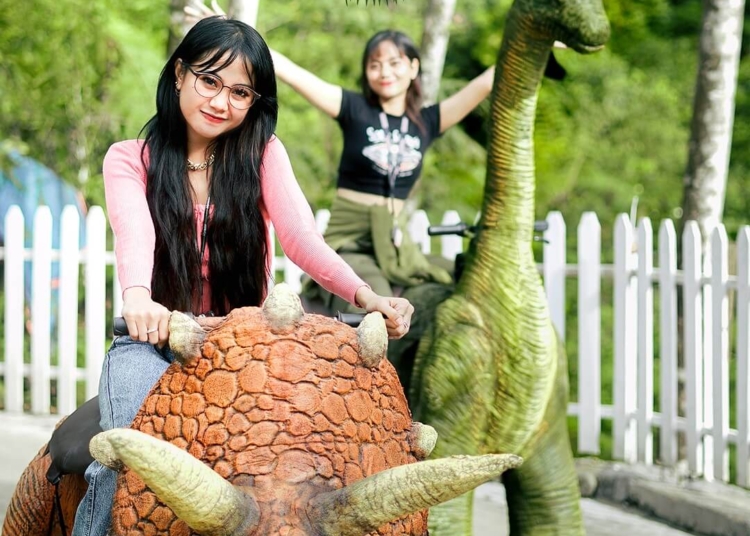 Wahana Dino Ride Kembanglangit Park