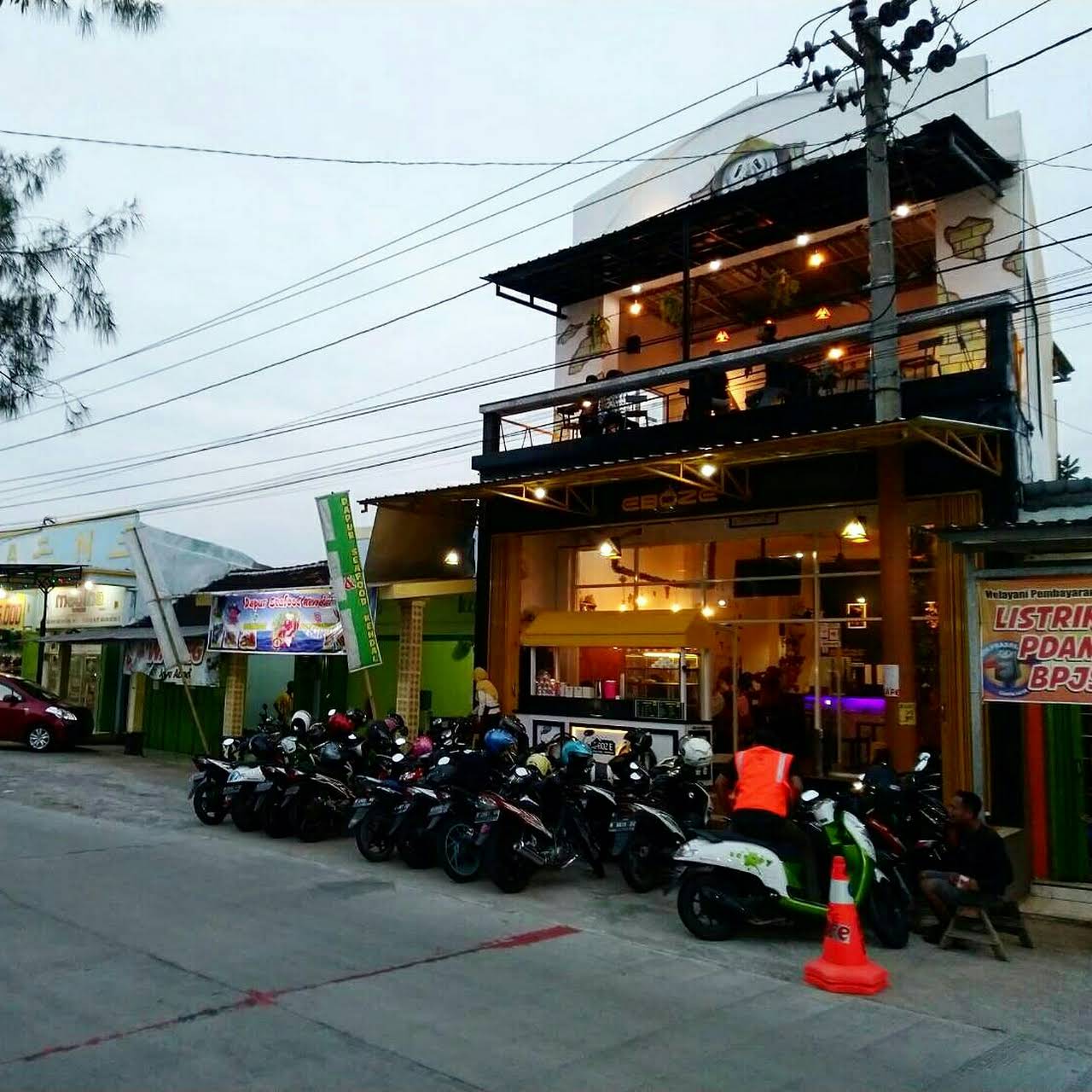 cafe kendal Warung Eboze