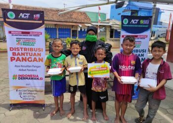 Aksi ACT Pekalongan feat Kampung Berbagi Gelar Operasi Pangan Gratis  