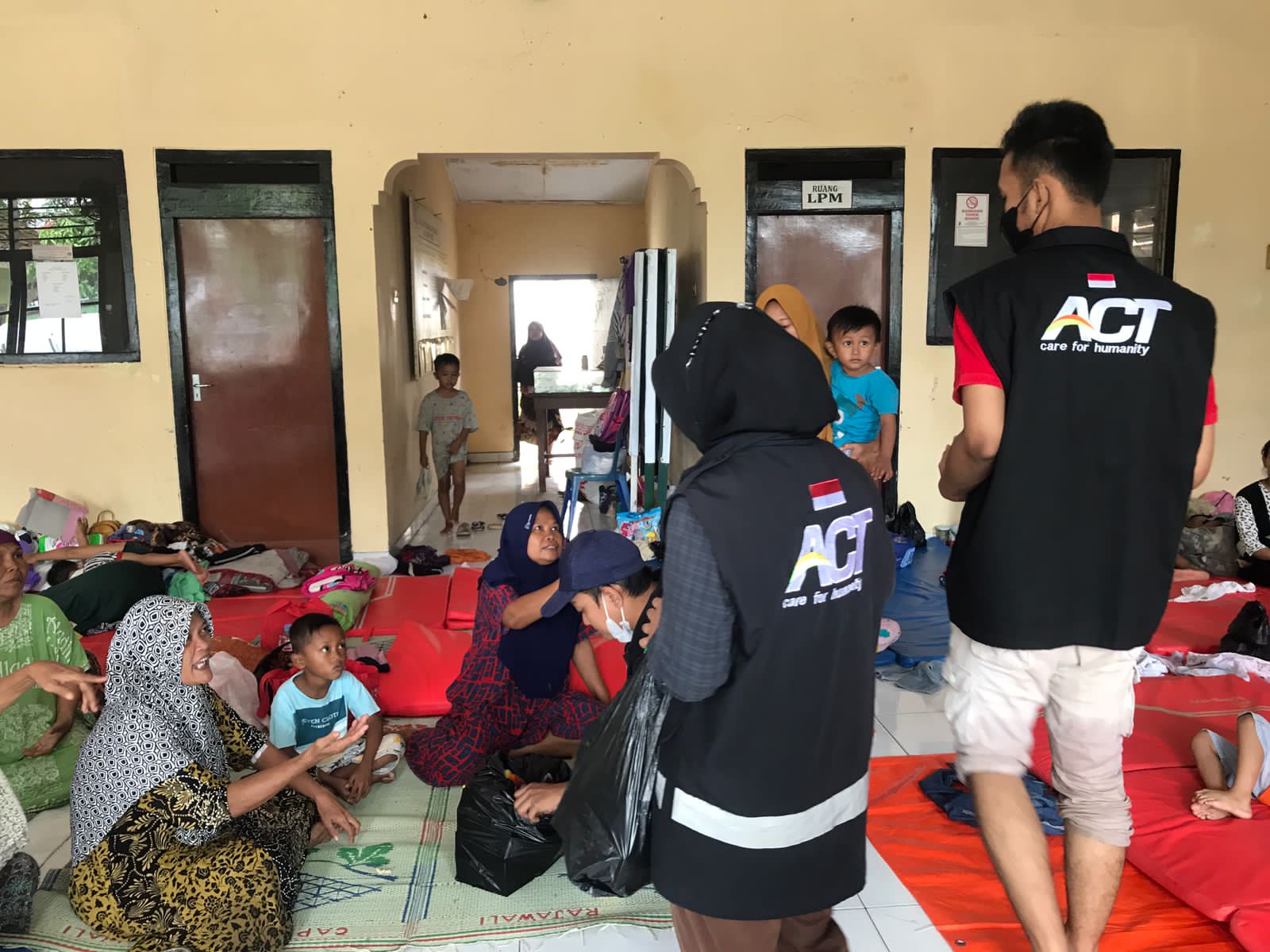 ACT Pekalongan distribusikan bantuan banjir rob pekalongan
