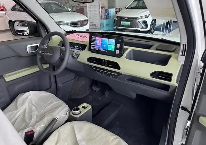 Interior mobil Geely Panda Mini EV